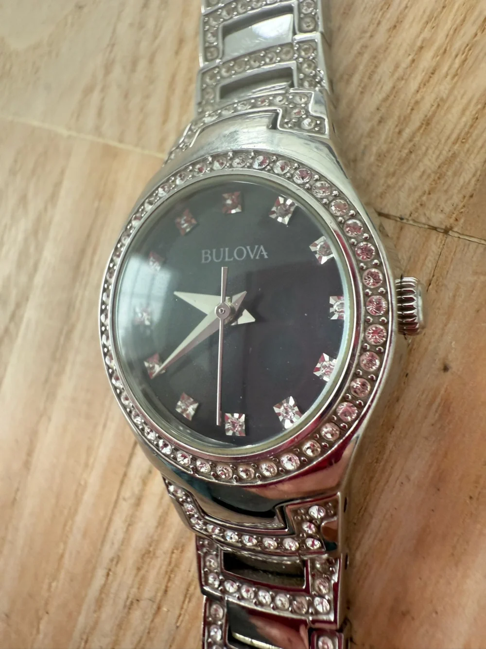 Bulova ladies 96L170 black dial silver tone watch NEW BATTERY